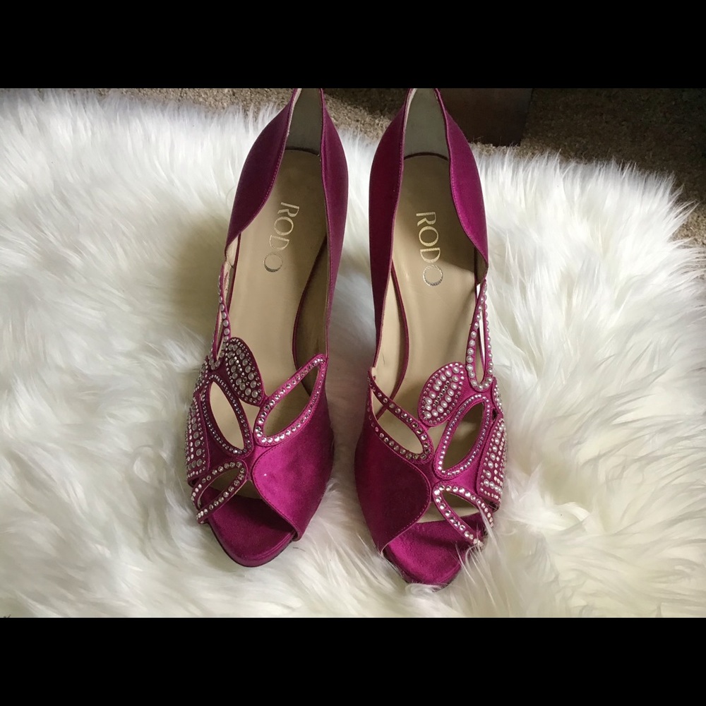 RODO jeweled pumps